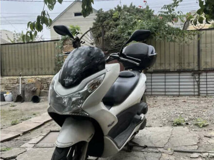 Хонда PCX 150 2015 в Одессе на Automoto.ua Белый Хонда PCX 150, объемом двигателя 0 л и пробегом 18 тыс. км за 1700 $, фото 1 на Automoto.ua