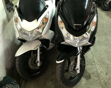 Чорний Хонда PCX 150, об'ємом двигуна 0.15 л та пробігом 22 тис. км за 2250 $, фото 3 на Automoto.ua