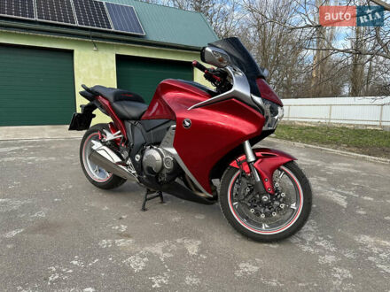 Хонда VFR 1200 2010 у Бобринце на Automoto.ua Червоний Хонда VFR 1200, об'ємом двигуна 0 л та пробігом 25 тис. км за 9500 $, фото 1 на Automoto.ua