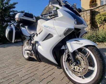 Белый Хонда VFR 800F Interceptor, объемом двигателя 0.8 л и пробегом 81 тыс. км за 5500 $, фото 9 на Automoto.ua