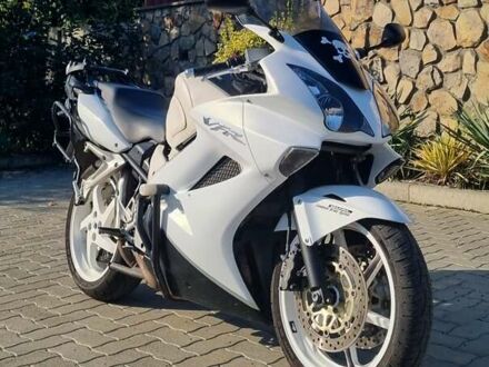 Хонда VFR 800F Interceptor 2008 у Ужгороді на Automoto.ua Білий Хонда VFR 800F Interceptor, об'ємом двигуна 0.8 л та пробігом 81 тис. км за 5700 $, фото 1 на Automoto.ua