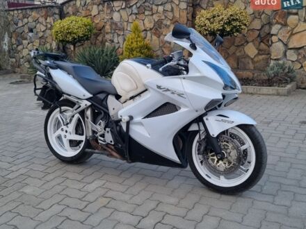 Белый Хонда VFR 800F Interceptor, объемом двигателя 0.78 л и пробегом 84 тыс. км за 5300 $, фото 1 на Automoto.ua