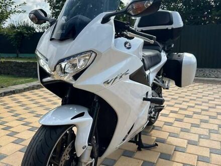 Хонда VFR 800F Interceptor 2016 у Вінниці на Automoto.ua Білий Хонда VFR 800F Interceptor, об'ємом двигуна 0.8 л та пробігом 17 тис. км за 11800 $, фото 1 на Automoto.ua