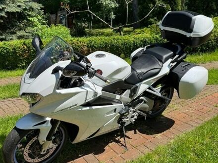Білий Хонда VFR 800F Interceptor, об'ємом двигуна 0.78 л та пробігом 17 тис. км за 10000 $, фото 1 на Automoto.ua