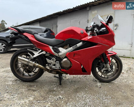Хонда VFR 800F Interceptor 2015 у Києві на Automoto.ua Червоний Хонда VFR 800F Interceptor, об'ємом двигуна 0.8 л та пробігом 15 тис. км за 7900 $, фото 2 на Automoto.ua