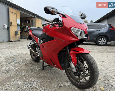 Хонда VFR 800F Interceptor 2015 у Києві на Automoto.ua Червоний Хонда VFR 800F Interceptor, об'ємом двигуна 0.8 л та пробігом 15 тис. км за 7900 $, фото 3 на Automoto.ua