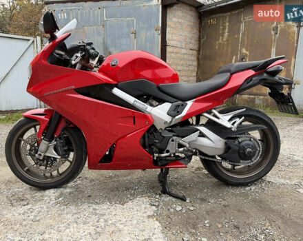 Хонда VFR 800F Interceptor 2015 у Києві на Automoto.ua Червоний Хонда VFR 800F Interceptor, об'ємом двигуна 0.8 л та пробігом 15 тис. км за 7900 $, фото 1 на Automoto.ua