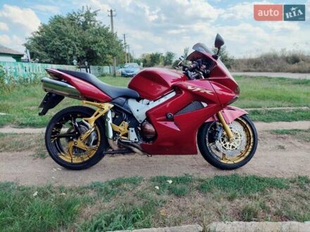 Хонда VFR 800F Interceptor 2003 у Новоукраинке на Automoto.ua Червоний Хонда VFR 800F Interceptor, об'ємом двигуна 0.8 л та пробігом 54 тис. км за 4500 $, фото 1 на Automoto.ua