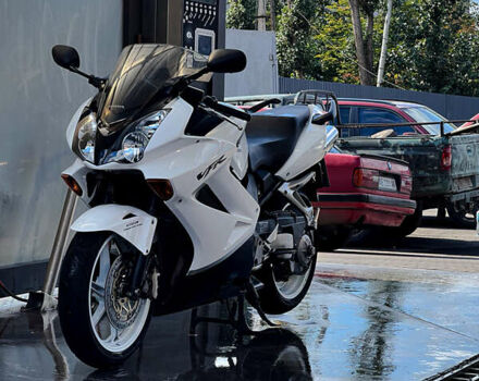 Хонда VFR 800F Interceptor, объемом двигателя 0 л и пробегом 34 тыс. км за 4400 $, фото 7 на Automoto.ua