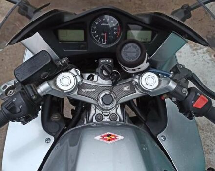 Хонда VFR 800F Interceptor 2004 в Бердичеве на Automoto.ua Серый Хонда VFR 800F Interceptor, объемом двигателя 0.78 л и пробегом 48 тыс. км за 4850 $, фото 13 на Automoto.ua