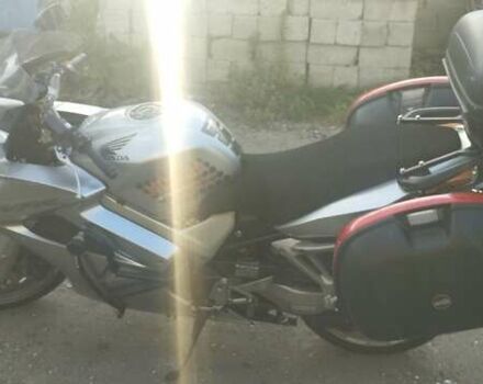 Хонда VFR 800F Interceptor 2004 в Бердичеве на Automoto.ua Серый Хонда VFR 800F Interceptor, объемом двигателя 0.78 л и пробегом 48 тыс. км за 4850 $, фото 2 на Automoto.ua