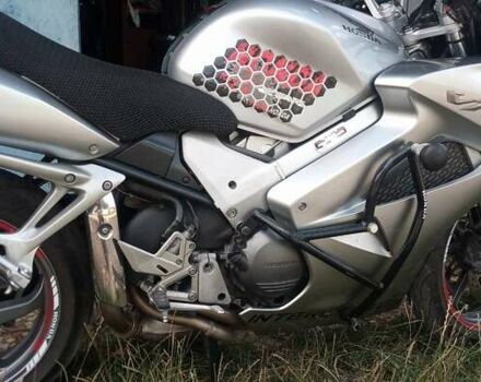 Хонда VFR 800F Interceptor 2004 в Бердичеве на Automoto.ua Серый Хонда VFR 800F Interceptor, объемом двигателя 0.78 л и пробегом 48 тыс. км за 4850 $, фото 20 на Automoto.ua