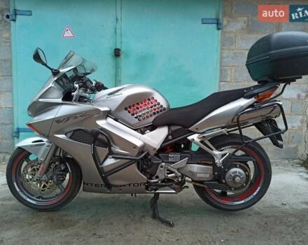 Хонда VFR 800F Interceptor 2004 в Бердичеве на Automoto.ua Серый Хонда VFR 800F Interceptor, объемом двигателя 0.78 л и пробегом 48 тыс. км за 4850 $, фото 8 на Automoto.ua