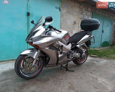 Хонда VFR 800F Interceptor 2004 в Бердичеве на Automoto.ua Серый Хонда VFR 800F Interceptor, объемом двигателя 0.78 л и пробегом 48 тыс. км за 4850 $, фото 7 на Automoto.ua