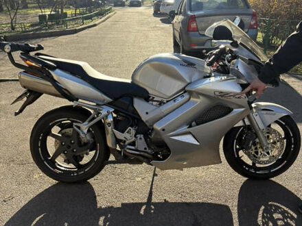 Серый Хонда VFR 800F Interceptor, объемом двигателя 0.78 л и пробегом 41 тыс. км за 4000 $, фото 1 на Automoto.ua
