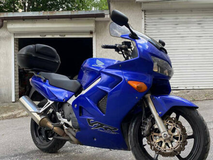 Хонда VFR 800F Interceptor 2000 у Обухове на Automoto.ua Синій Хонда VFR 800F Interceptor, об'ємом двигуна 0.8 л та пробігом 110 тис. км за 4050 $, фото 1 на Automoto.ua