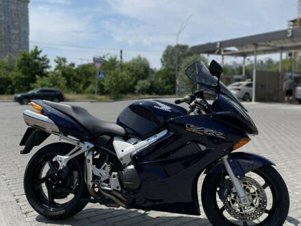 Хонда VFR 800F Interceptor 2003 в Киеве на Automoto.ua Синий Хонда VFR 800F Interceptor, объемом двигателя 0.8 л и пробегом 39 тыс. км за 6500 $, фото 1 на Automoto.ua
