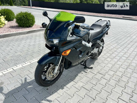 Хонда VFR 800F Interceptor 2000 у Хмельницькому на Automoto.ua Зелений Хонда VFR 800F Interceptor, об'ємом двигуна 0.78 л та пробігом 50 тис. км за 3700 $, фото 1 на Automoto.ua