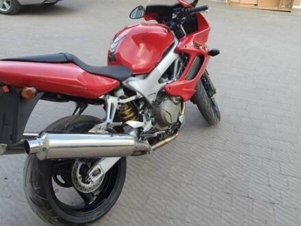 Хонда VTR 1000F 2005 у Львові на Automoto.ua Червоний Хонда VTR 1000F, об'ємом двигуна 1 л та пробігом 47 тис. км за 4700 $, фото 1 на Automoto.ua