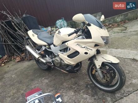 Хонда VTR 1000F 2005 в Хмельницком на Automoto.ua Хонда VTR 1000F, объемом двигателя 1 л и пробегом 46 тыс. км за 1780 $, фото 1 на Automoto.ua