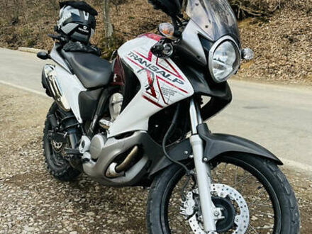 Хонда XL 700V Transalp 2010 в Мукачеве на Automoto.ua Белый Хонда XL 700V Transalp, объемом двигателя 0.7 л и пробегом 54 тыс. км за 5900 $, фото 1 на Automoto.ua