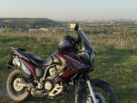 Хонда XL 700V Transalp 2010 у Києві на Automoto.ua Червоний Хонда XL 700V Transalp, об'ємом двигуна 0.7 л та пробігом 60 тис. км за 5100 $, фото 1 на Automoto.ua