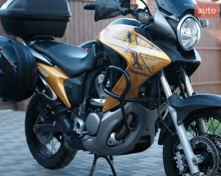 Желтый Хонда XL 700V Transalp, объемом двигателя 0.7 л и пробегом 75 тыс. км за 5800 $, фото 14 на Automoto.ua