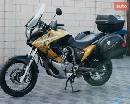 Желтый Хонда XL 700V Transalp, объемом двигателя 0.7 л и пробегом 75 тыс. км за 5800 $, фото 13 на Automoto.ua