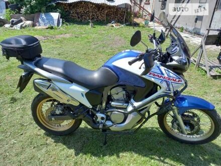 Хонда XL 700V Transalp 2008 в Житомире на Automoto.ua Синий Хонда XL 700V Transalp, объемом двигателя 0 л и пробегом 47 тыс. км за 5500 $, фото 1 на Automoto.ua