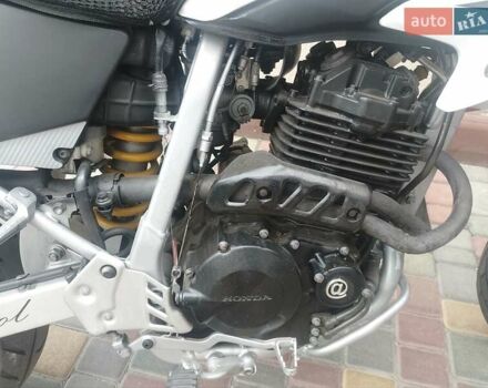 Белый Хонда XR 400 Motard, объемом двигателя 0 л и пробегом 33 тыс. км за 4000 $, фото 1 на Automoto.ua