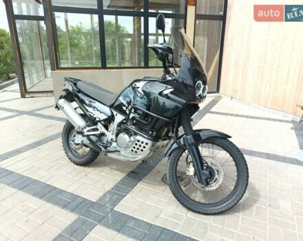Черный Хонда XRV 750 Africa Twin, объемом двигателя 0.75 л и пробегом 48 тыс. км за 4500 $, фото 6 на Automoto.ua