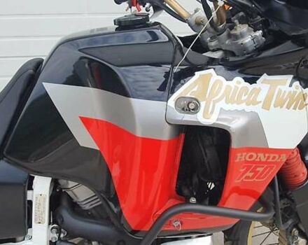 Черный Хонда XRV 750 Africa Twin, объемом двигателя 0.75 л и пробегом 68 тыс. км за 5000 $, фото 10 на Automoto.ua