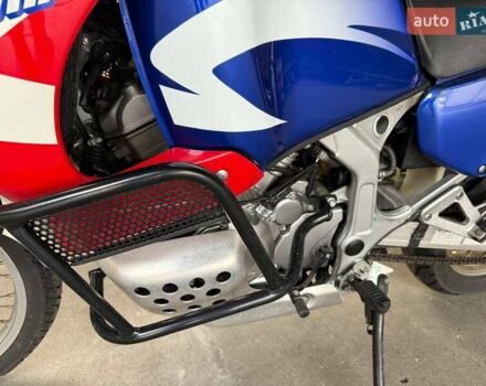 Красный Хонда XRV 750 Africa Twin, объемом двигателя 0.75 л и пробегом 21 тыс. км за 8000 $, фото 2 на Automoto.ua