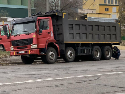 Хово ЗЗ 3407 2007 у Дніпро (Дніпропетровську) на Automoto.ua Червоний Хово ЗЗ 3407, об'ємом двигуна 9.7 л та пробігом 30 тис. км за 27500 $, фото 1 на Automoto.ua