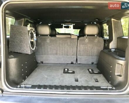 Черный Хаммер Н2, объемом двигателя 6 л и пробегом 121 тыс. км за 35000 $, фото 32 на Automoto.ua