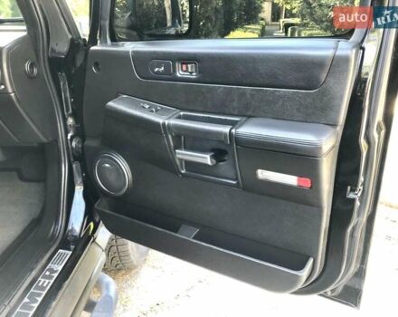 Черный Хаммер Н2, объемом двигателя 6 л и пробегом 121 тыс. км за 35000 $, фото 25 на Automoto.ua