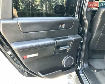 Черный Хаммер Н2, объемом двигателя 6 л и пробегом 121 тыс. км за 35000 $, фото 31 на Automoto.ua