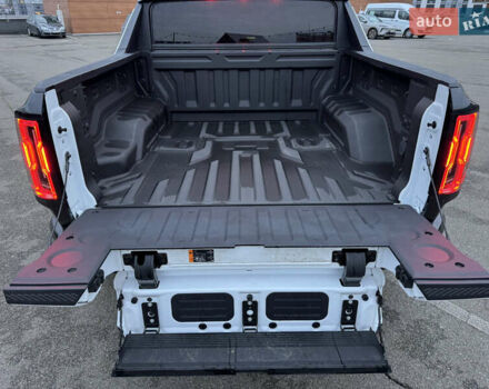 Белый Хаммер EV, объемом двигателя 0 л и пробегом 9 тыс. км за 130000 $, фото 32 на Automoto.ua