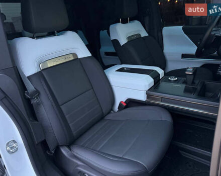 Білий Хаммер EV, об'ємом двигуна 0 л та пробігом 9 тис. км за 130000 $, фото 49 на Automoto.ua