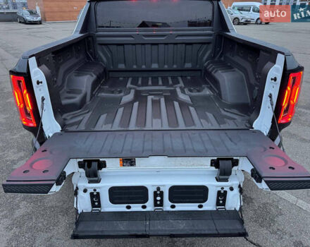 Білий Хаммер EV, об'ємом двигуна 0 л та пробігом 9 тис. км за 130000 $, фото 29 на Automoto.ua