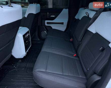 Білий Хаммер EV, об'ємом двигуна 0 л та пробігом 9 тис. км за 130000 $, фото 36 на Automoto.ua