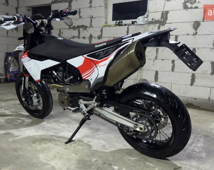 Хускварна 701 Supermoto, об'ємом двигуна 0.7 л та пробігом 10 тис. км за 4500 $, фото 3 на Automoto.ua
