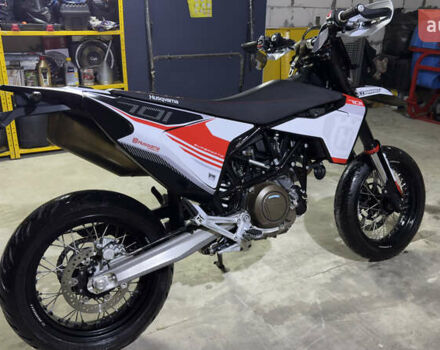 Хускварна 701 Supermoto, об'ємом двигуна 0.7 л та пробігом 10 тис. км за 4500 $, фото 2 на Automoto.ua