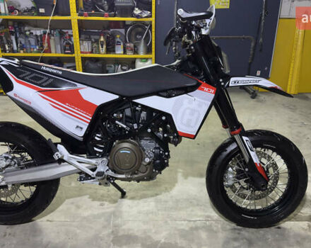 Хускварна 701 Supermoto, об'ємом двигуна 0.7 л та пробігом 10 тис. км за 4500 $, фото 1 на Automoto.ua