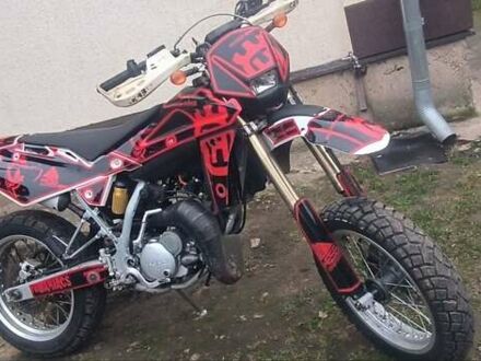 Хускварна SM 125 2006 у Глухове на Automoto.ua Чорний Хускварна SM 125, об'ємом двигуна 0 л та пробігом 14 тис. км за 1300 $, фото 1 на Automoto.ua