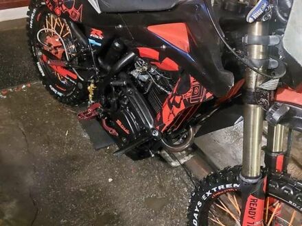 Хускварна SM 125 S 2005 в Львове на Automoto.ua Черный Хускварна SM 125 S, объемом двигателя 0 л и пробегом 127 тыс. км за 2100 $, фото 1 на Automoto.ua