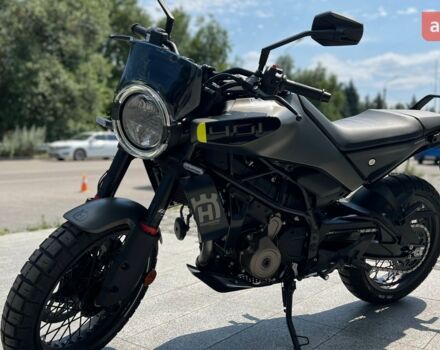 купить новое авто Хускварна Svartpilen 2024 года от официального дилера Дніпромотор Хускварна фото