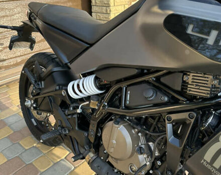 Черный Хускварна Svartpilen 401, объемом двигателя 0.41 л и пробегом 2 тыс. км за 6550 $, фото 4 на Automoto.ua