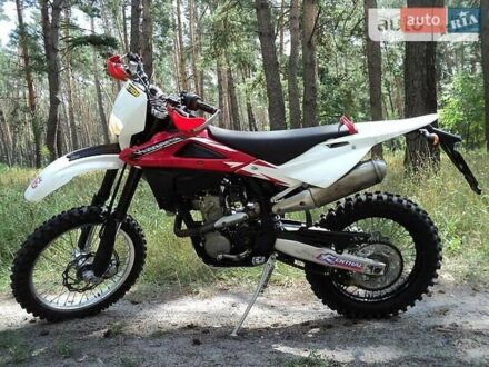 Хускварна TE 300 2012 у Лубнах на Automoto.ua Білий Хускварна TE 300, об'ємом двигуна 4.5 л та пробігом 20 тис. км за 4200 $, фото 1 на Automoto.ua