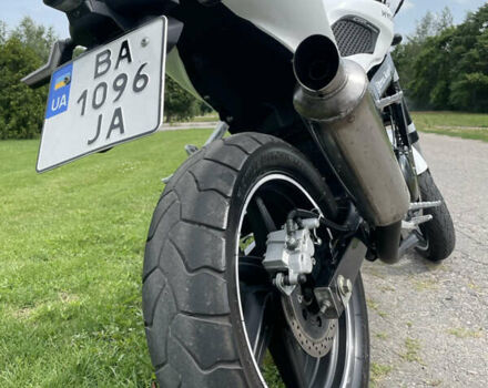 Белый Хьюсонг GT 250R, объемом двигателя 0.25 л и пробегом 32 тыс. км за 1350 $, фото 8 на Automoto.ua